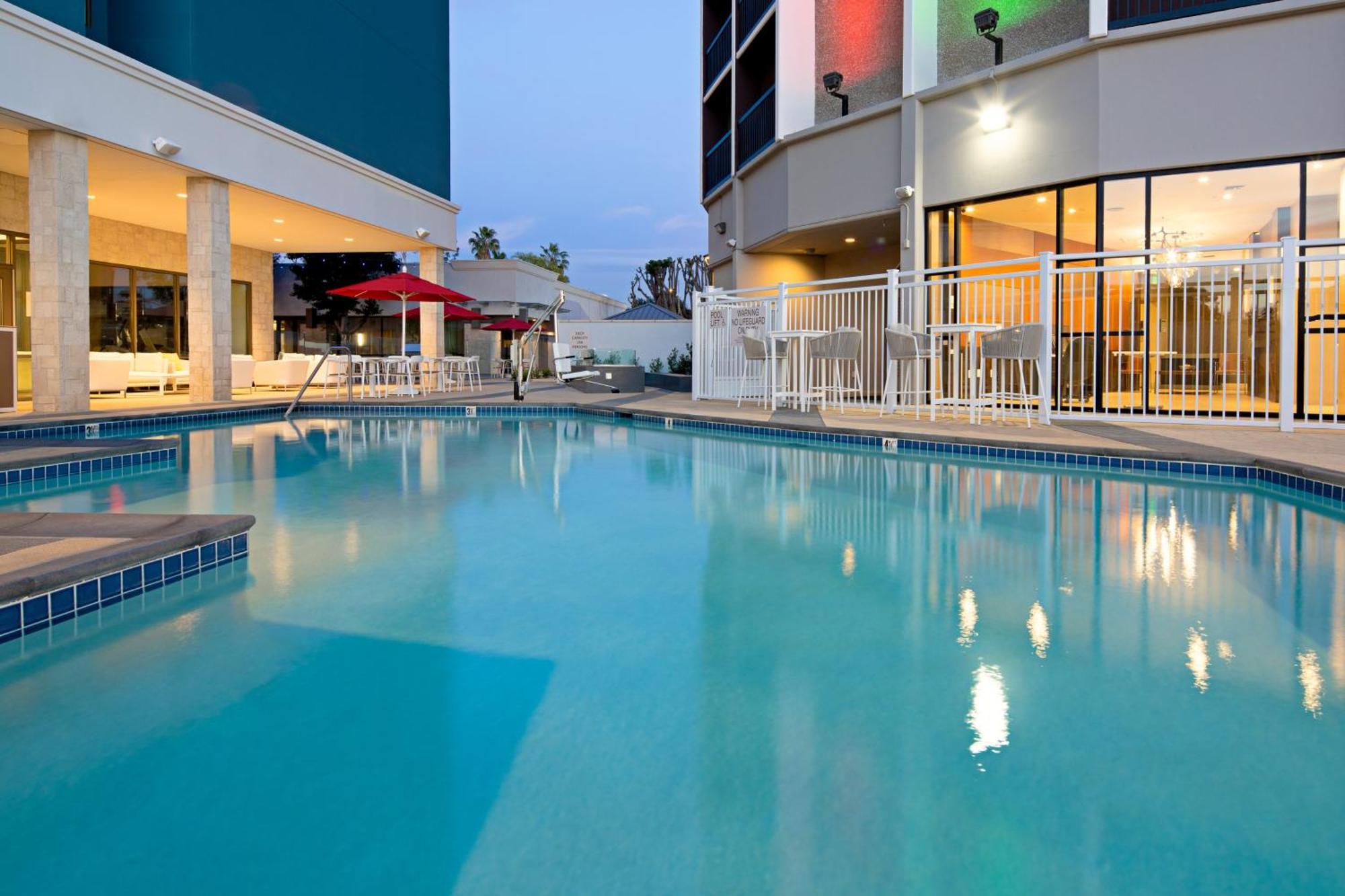 Holiday Inn Long Beach - Airport By Ihg Eksteriør bilde